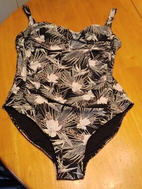 NipTuck Swim Floral Black, Gray, Pink Women's One-Piece Swimsuit Size 12